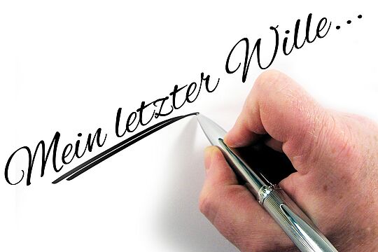 Rechtsanwalt und Fachanwalt für Familienrecht Udo Kesselgruber informiert in drei Sequenzen, warum ein Testament in jedem Fall wichtig ist und worauf man achten sollte.